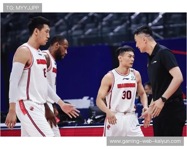 篮球教练跳脚怒骂