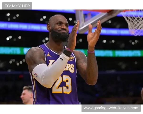 詹姆斯关键时刻再显王者气度,湖人最终取胜